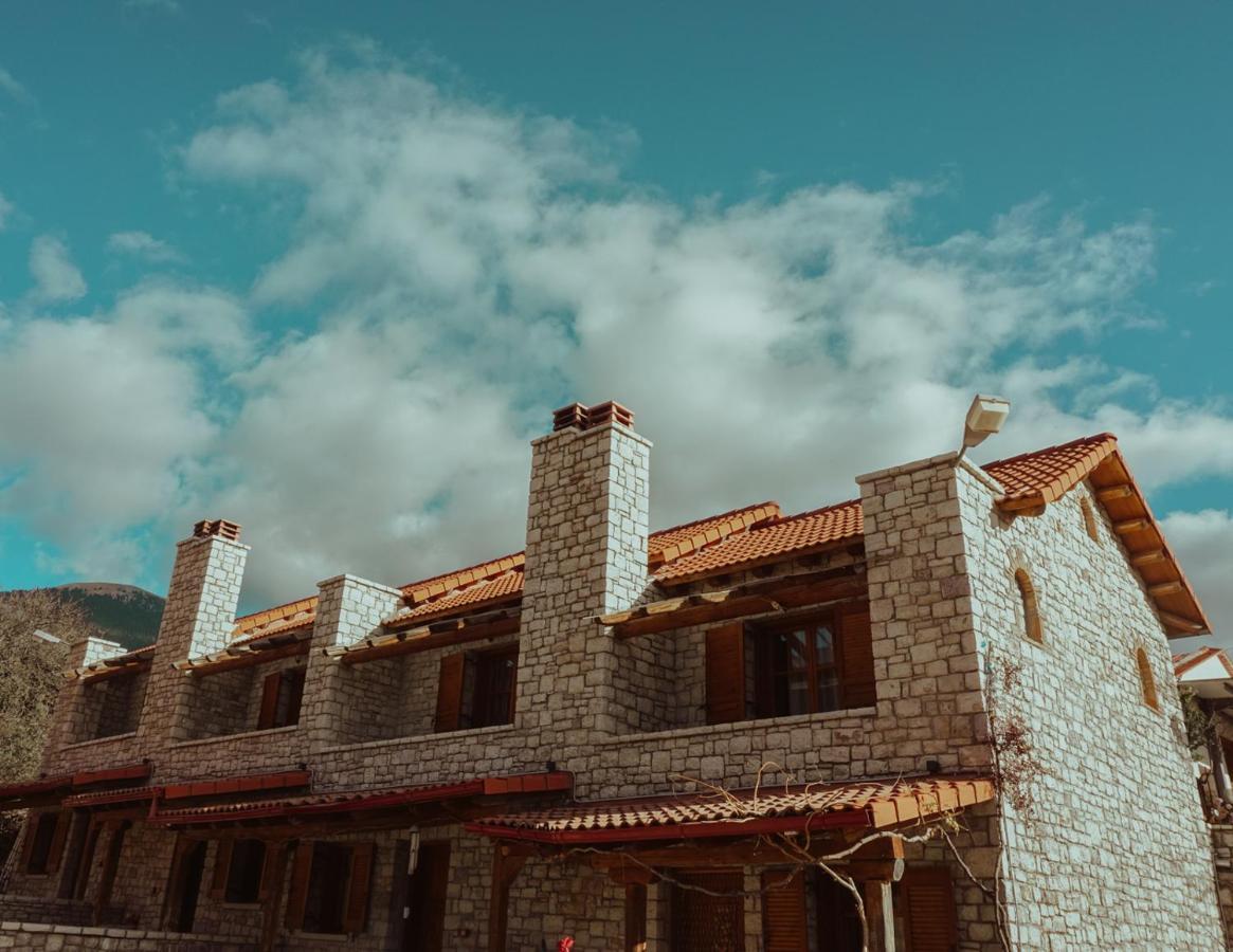 Apartmán Mezonetes Helmos Ano Lousoi Exteriér fotografie