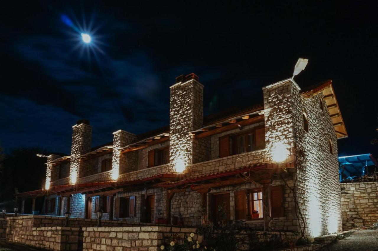 Apartmán Mezonetes Helmos Ano Lousoi Exteriér fotografie